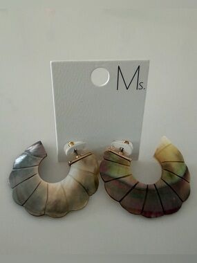 Iridescent Shell Fan Hoop Earrings - Multi-Color